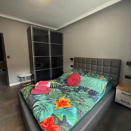 Centrum 3-pokojowy Klimatyzacja Nr 4 *
